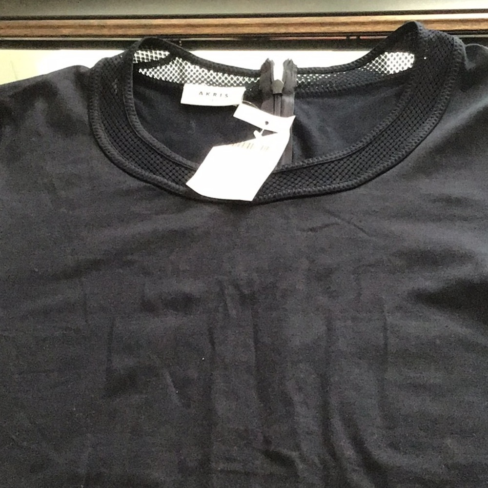 Akris punto size small tshirt style top
